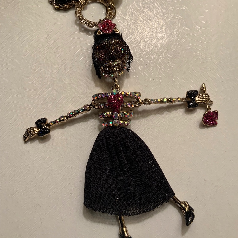 Betsey Johnson Creepshow Widow Skull Pendant - 5